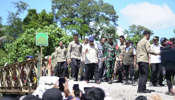 Presiden Prabowo Apresiasi Kekompakan TNI dan Warga Bangun Jembatan Bailey Padang Mantuang