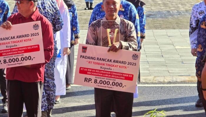 Kelurahan Cengkeh Raih “Padang Rancak Award 2025”