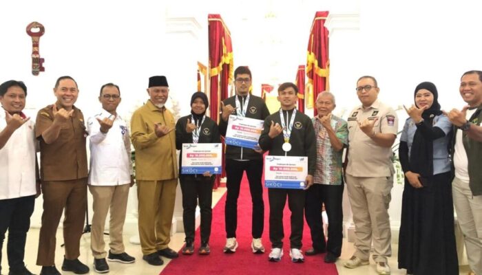 Tiba di Padang, Atlet Sumbar Peraih Medali SEA Games 2025 Thailand Langsung Terima Bonus