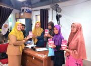 Korban Galodo Agam Terima HP Smartphone dari Telkomsel