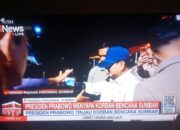 Kunjungi Korban Banjir Sumbar, Prabowo: Pemerintah Segera Bangun Kembali Rumah, Sekolah dan Jembatan yang Rusak