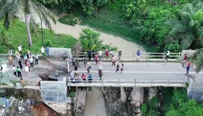 Truk ODOL Dilarang! Bupati Dharmasraya Perbaiki Jembatan Koto Laweh-Sungai Rumbai