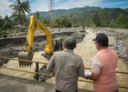 Bupati Eka Putra Cek Pekerjaan Pemulihan Pasca Bencana Galodo di Tanah Datar