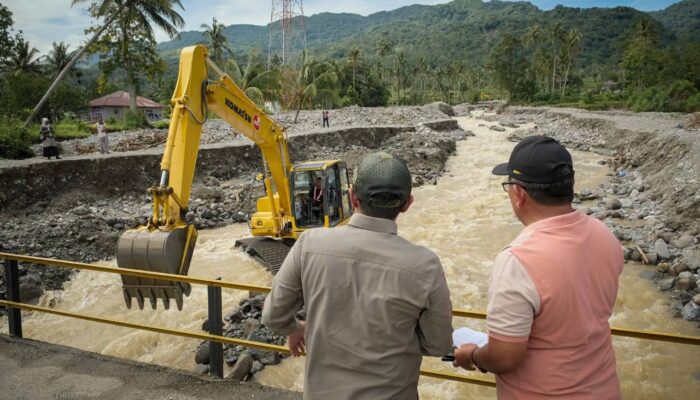Bupati Eka Putra Cek Pekerjaan Pemulihan Pasca Bencana Galodo di Tanah Datar