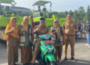 Pemkab Pasbar Serahkan Alsintan dan Kendaraan Operasional Penyuluh Berprestasi