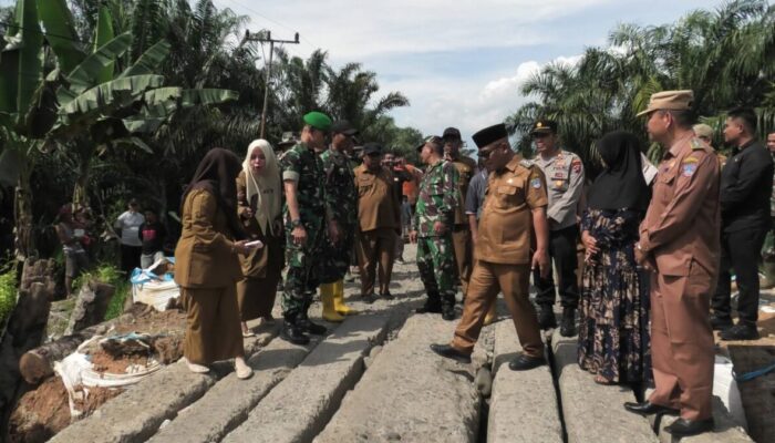 TNI Bangun Jembatan Bailey Bantuan Danantara di Nagari Koto Gadang Jaya Kinali