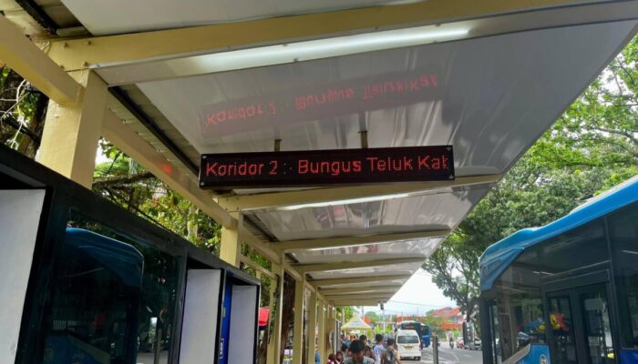 Fasilitas Lengkap, Warga Rasakan Kenyamanan Halte Trans Padang Koridor 2 dan 3 Imam Bonjol