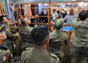 Berjualan di Lorong Pengunjung, Sejumlah Lapak PKL di Pasar Raya Padang Dibongkar!