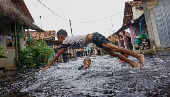 Banjir Jakarta Makin Parah! Warga Dievakuasi, Tol Dibuka untuk Sepeda Motor 