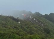 Tim SAR Temukan Satu Korban Pesawat ATR 42-500 di Jurang 200 Meter Lereng Gunung Bulusaraung 