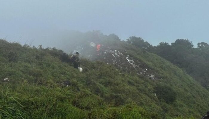 Tim SAR Temukan Satu Korban Pesawat ATR 42-500 di Jurang 200 Meter Lereng Gunung Bulusaraung 