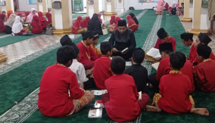 Mengintip Kegiatan Siswa Pesantren Ramadhan di Masjid Tertua Kota Padang
