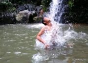 CERPEN: Misi Rahasia “Pasukan Kancil” di Air Terjun Maloro