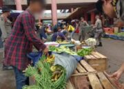 Tim Gabungan TNI/Polri dan Satpol PP Terus Tertibkan Pasar Raya Padang dari PKL-PKL Nakal