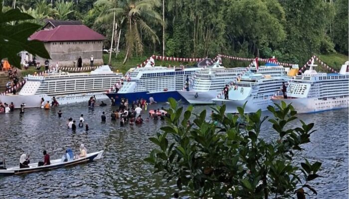 Kapal-kapal Pesiar Mewah Karya Anak Nagari Pangkalan Koto Baru Bikin Wisatawan Berdecak Kagum
