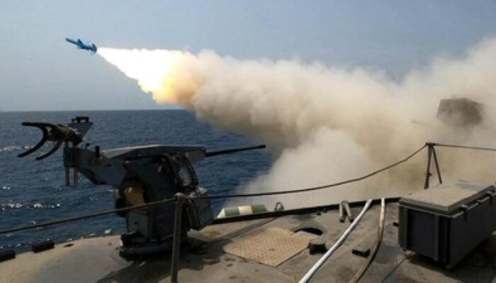 Iran Ngamuk! Tak Hanya Kapal Induk AS, Kuwait, Bahrain Hingga UEA Dibombardir dengan Rudal Balistik