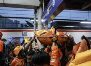 14 Orang Meninggal dan 84 Penumpang Luka-luka saat Kecelakaan Maut KA vs KRL di Bekasi