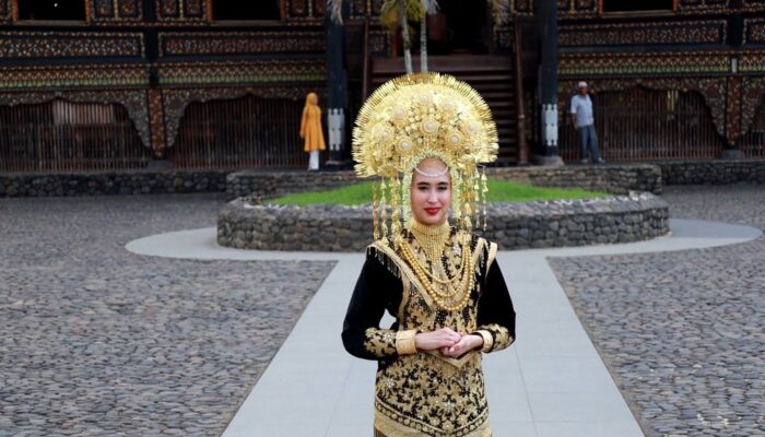 VIDEO: Cantik Menawan Ala “Anak Daro”, Begini Trik Menteri Pariwisata Promosikan Ranah Minang