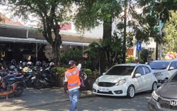 Stop Parkir Ilegal! Wisatawan ke Kota Padang Diminta Bayar ke Petugas Resmi, Gangguan Lapor 112