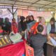 Meski Hujan, Warga Dharmasraya Ramai Berburu Sembako di Pasar Murah Koto Baru