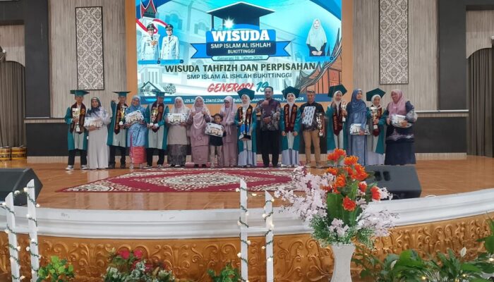 Wisuda Hafidz 199 Siswa, SMP Islam Al Ishlah Bukittinggi Kembali Lahirkan Geberasi Qur’ani