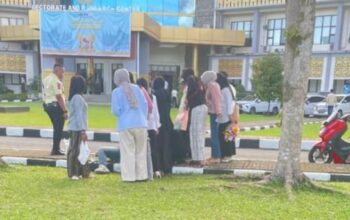 Mahasiswa UNP Tertembak Saat Rayakan Kelulusan Komprei di Depan Rektorat