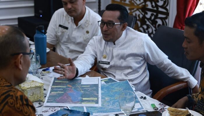 Temui Bupati Solok, Bupati Tanah Datar Tolak Lokasi Brigif TP Yon 951/PM Oleh Nagari Buik Kanduang