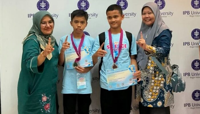 2 Siswa SMP 1 Kota Solok Raih Medali di Olimpiade Matematika dan Bahasa Inggris Nasional 2026