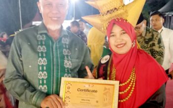 Guru SMPN 2 Bukittinggi Raih Penghargaan Bergengsi di Malam Anugerah Penulis Berprestasi IMLF-4 2026