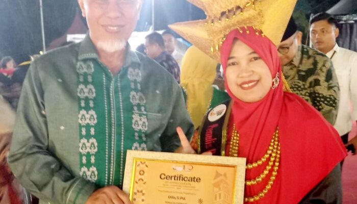 Guru SMPN 2 Bukittinggi Raih Penghargaan Bergengsi di Malam Anugerah Penulis Berprestasi IMLF-4 2026