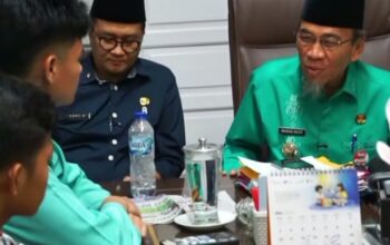 Diundang ke London, 9 Siswa SMP Kota Padang Raih Medali di TeenEagle English Competition 2026