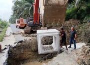 Gerak Cepat! Dinas PUPR Dharmasraya Langsung Perbaiki Gorong-gorong Putus di Nagari Simalidu