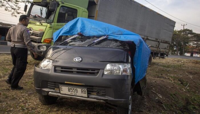 13 Orang Tewas saat Kecelekaan Maut Gran Max PU vs Tronton di Jalur Pantura