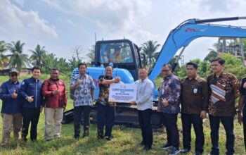 Barefoot Running Padang Pariaman Sukses, KKP Serahkan Berbagai Bantuan di Kampung Nelayan Katapiang
