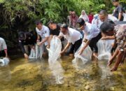 Wabup Risnaldi Tebar 10.000 Benih Ikan Garing untuk Restocking Perairan Umum di Sungai Gayo