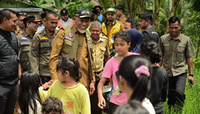 Gubernur Mahyeldi Tinjau Lokasi Banjir Terparah di Padang, Warga Masih di Pengungsian