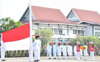 Upacara 17 Agustus di Balaikota Padang Khidmat, Walikota dan Pejabat Daerah Berpakaian Adat