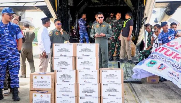 FLASH: Warga Padang Kirim Lagi Berdus-dus Rendang untuk Bantuan Korban Gempa NTT