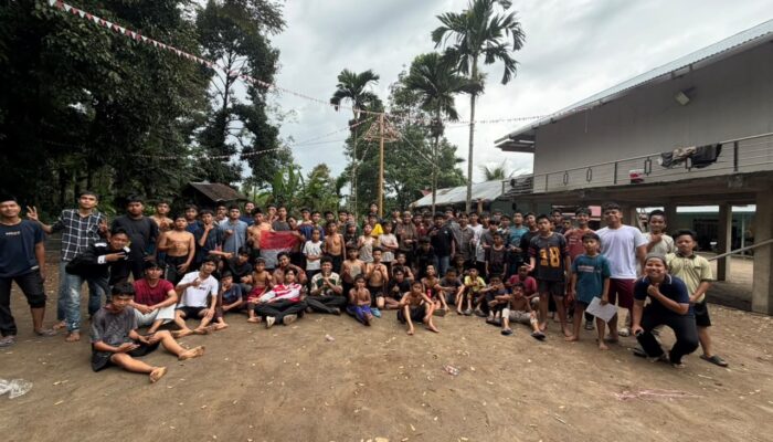 Semarak 17 Agustus di Pesantren PMINI, Santri Antusias Pacu Karung Hingga Panjat Pinang 
