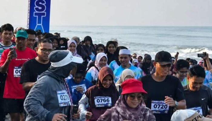 Barefoot Running Padang Pariaman Sukses! Kampung Nelayan dan Keindahan Pantai Katapiang Jadi Sorotan