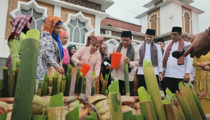 Tradisi Malamang Basamo Awali Acara Padang Pariaman Mauluik Gadang 2026