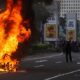 Massa Ricuh dengan Aparat! 2 Sepeda Motor Diduga Milik Intel Dibakar di Pos Polisi Pejompongan