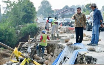 Tinjau Proyek Rehab Pascabencana, Bupati Agam Pastikan Pembangunan Berjalan Lancar!