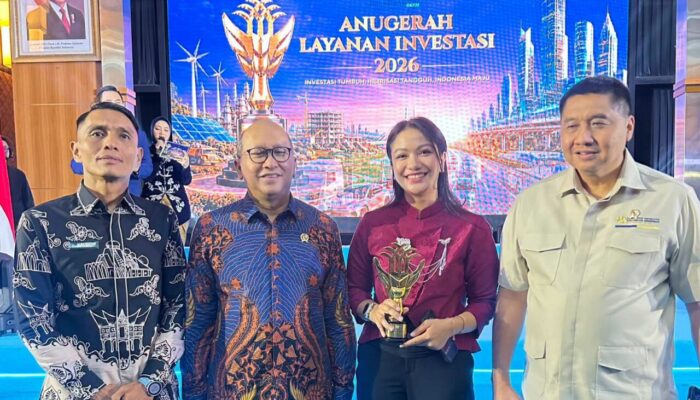 Dharmasraya Raih Kabupaten Terbaik Nasional Pelayanan Investasi, Bupati Annisa Banjir Pujian